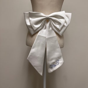 embroidered removable white bow for bride