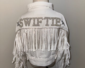 Veste en jean blanche personnalisée à franges pour petites filles | Veste en jean pour fille fleurie | Veste en jean pour bébé | Veste en jean pour tout-petit| Vêtements fille personnalisés