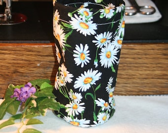 Daisys ... Twist-a-way Travel thread bin/ thread catcher / Collapsible Foldaway / Foldaway thread hider / Old ratty thread catcher.