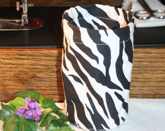 Zebra stripes ... Twist-a-way Travel thread bin/ thread catcher / Collapsible Foldaway / Foldaway thread hider / Old ratty thread catcher.