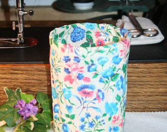 Flowers ... Twist-a-way Travel thread bin/ thread catcher / Collapsible Foldaway / Foldaway thread hider / Old ratty thread catcher.