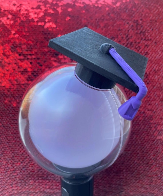 How to Decorate a Graduation Cap With Light: Creative & Stunning Ideas