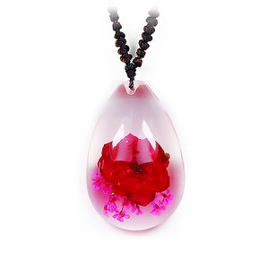 Real Rose Nacklace  1x0.8x0.4 in