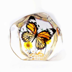 Monarch Butterfly Paperweight Desk Decor, Clear Resin Art, Real Butterfly & Flowers, Gifts for Her, Mother's Day, Room Decor, Housewarming