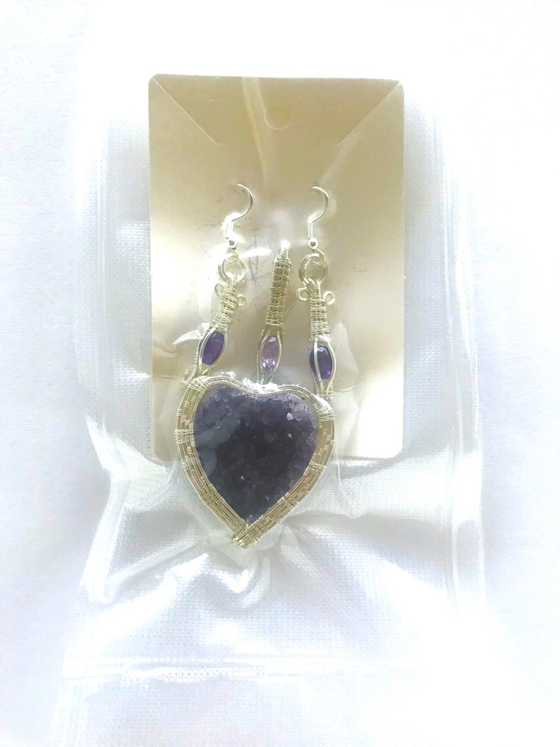 Wire coiled Earrings /& Necklace in 925 Sterling Silver Natural Unheated Amethyst Geode Heart with Faceted Amethysts