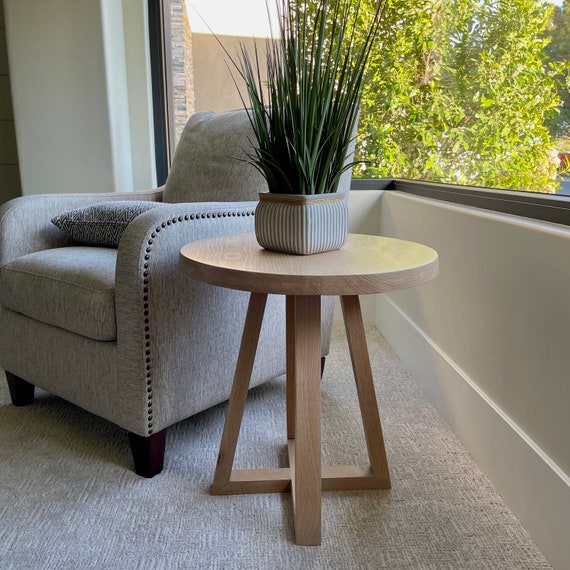 White Oak Round End Table With Hailee Legs 20 Wide X 22 Tall