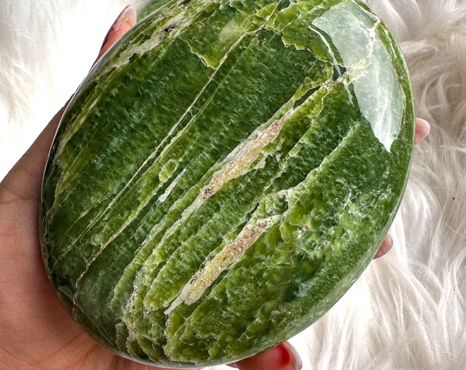 premium Tremolite large crystal palmstone healing crystal healing journey home decoration｜Rare! green tremolite crystal, polished tremolite