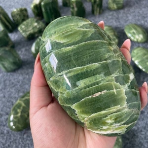 premium Tremolite large crystal palmstone healing crystal healing journey home decoration｜Rare! green tremolite crystal, polished tremolite