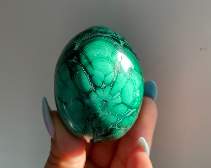 Malachite crystal egg