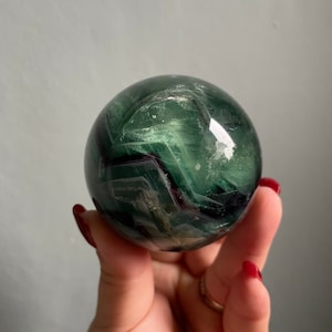 Fluorit kugel | Heilkristall Wohndeko |rare Kristall | Geburtsstein Geschenke| Geschenk zum Hochzeitstag