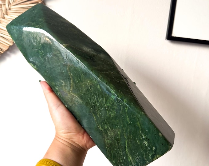 Jade naphrite crystal freeform Healing Crystal home decor