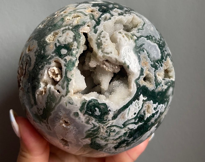 Natural Moss Agate Sphere - High Quality Druzy Healing Crystal for Home Decor and Meditation