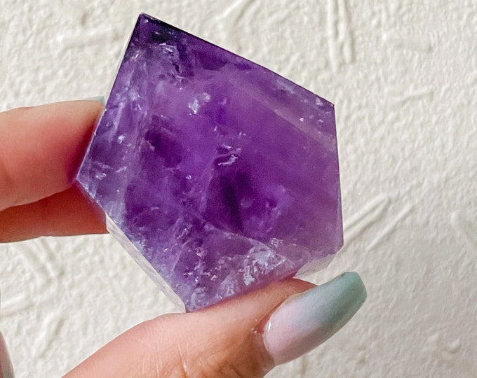 Amethyst pyramid｜high grade amethyst crystal pyramid ｜amethyst with rainbow reflection