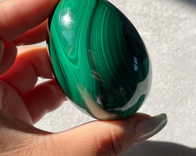 Malachite crystal egg