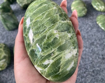 premium Tremolite large crystal palmstone healing crystal healing journey home decoration｜Rare! green tremolite crystal, polished tremolite