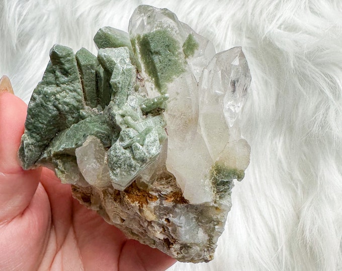 chlorite quartz mineral specimen | premium quartz crystal cluster | crystal healing home decoration | healing crystal | crystal decoration