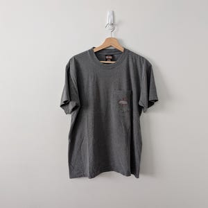 Camiseta com logotipo de bolso da Harley Davidson dos anos 90