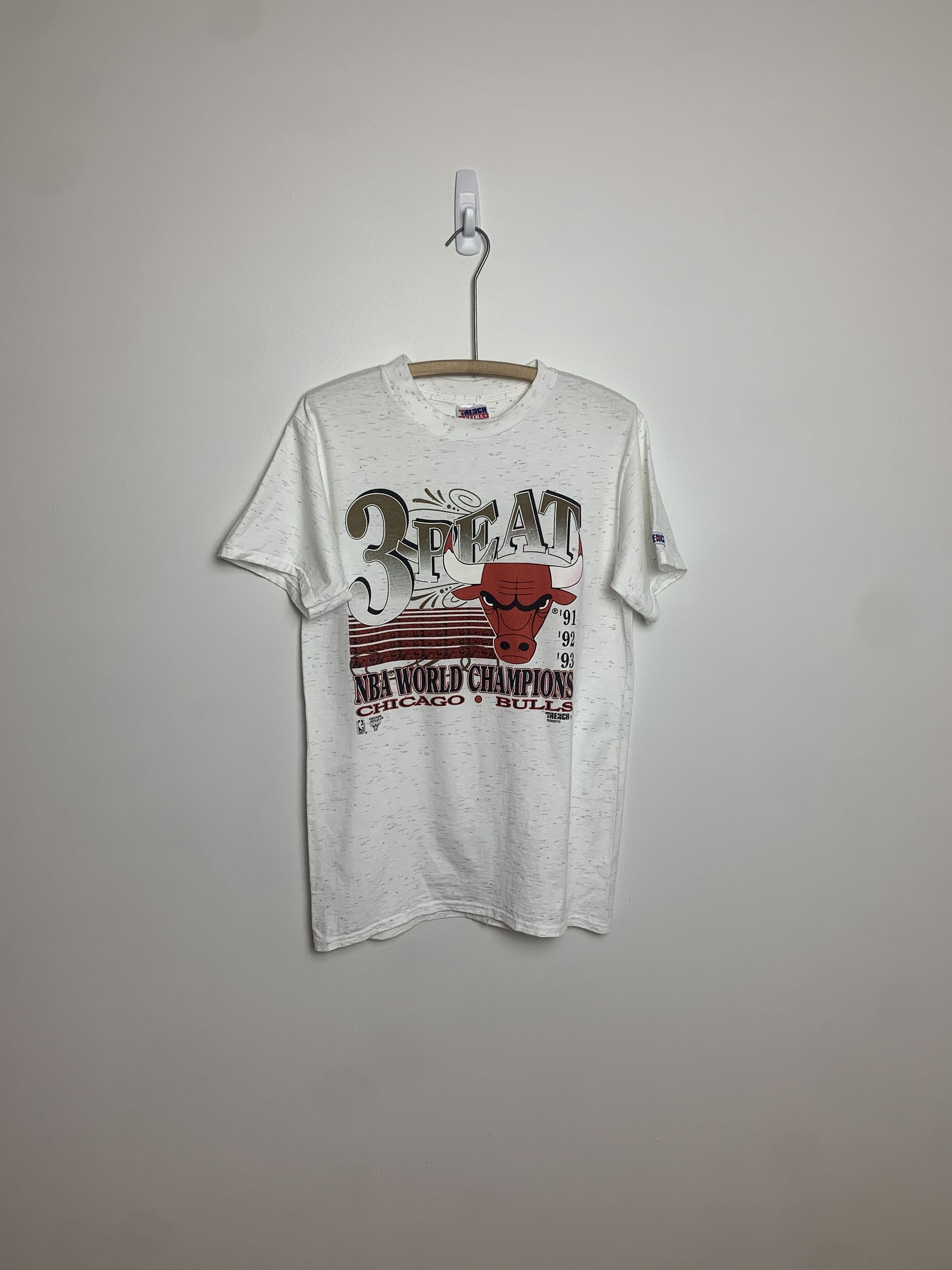 Vintage Chicago Bulls T-shirt Jordan Repeat 3 Peat 1998 Starter M