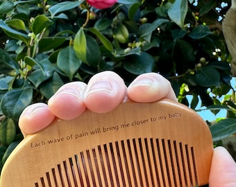 Peignes d'accouchement gravés en bois pour le travail. Affirmation positive gravée pour vous aider dans les contractions. Naturel, respectueux de l'environnement