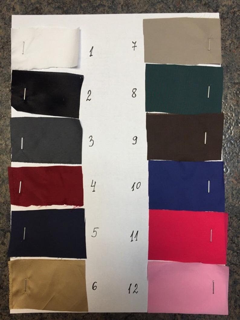 Peut inclure: Douze &eacute;chantillons de tissu num&eacute;rot&eacute;s de 1 &agrave; 12. Les &eacute;chantillons sont dispos&eacute;s en deux colonnes de six &eacute;chantillons chacune. Les &eacute;chantillons sont de diff&eacute;rentes couleurs, notamment le blanc, le noir, le gris, le rouge, le bleu, le beige, le vert, le marron et le rose.