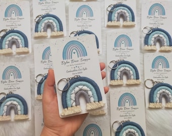 Portachiavi arcobaleno in macramè, bomboniere e calamite per baby shower.
