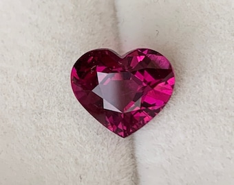 Natural Vivid Pink Magenta Garnet 3.24 CT Heart Shape - 8.7x9.3x5.2 mm - Umbalite Garnet Heart Jewelry 1944