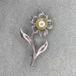 18K Gold Pearl & Diamond Flower Brooch - Cultured Pearl - Estate Jewelry - 5X3 CM White Gold Brooch