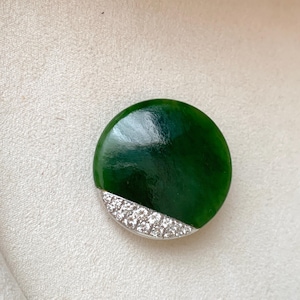 GIA 認定翡翠ダイヤモンド ブローチ - フルラウンドグリーン - 18K ゴールド ブローチ 3.5X3.5 CM