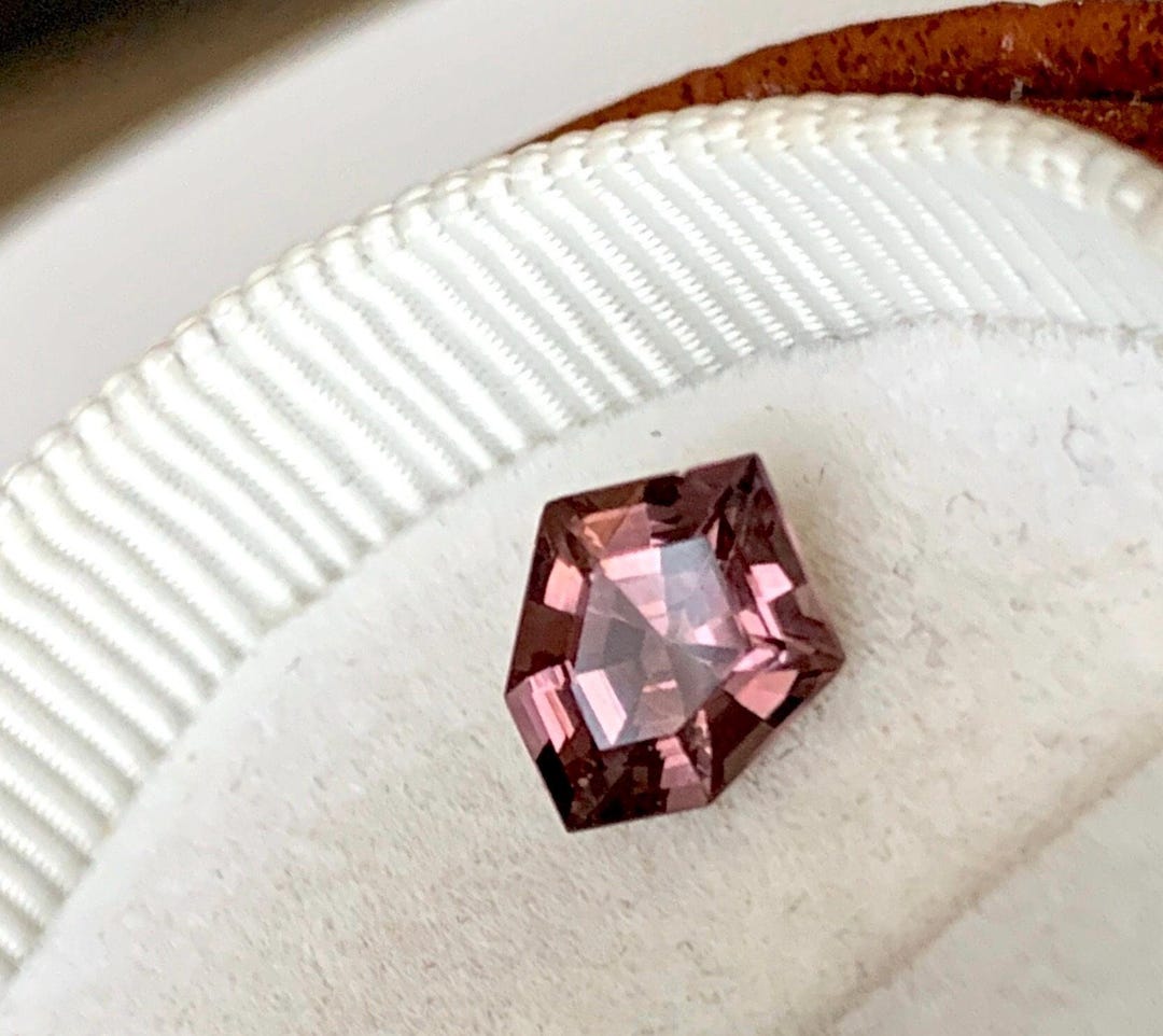 Natural Spinel - Metallic Brown Spinel 1.29 CT - 8.1x6.8x4.1mm - Fancy ...