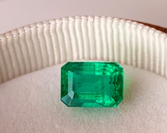 Certified 2.67 Ct Natural Vivid Green  Panjshir Emerald - Emerald Engagement Ring - Bespoke Jewelry - Muzo Green 9.05 x 6.64 x 5.43 MM