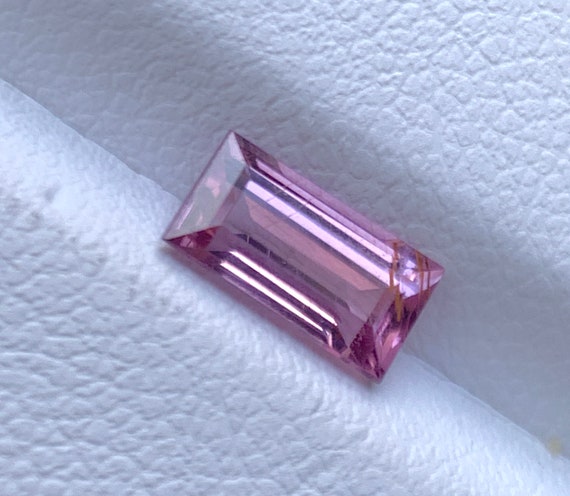 1.07 ct Pink Spinel Baguette Spinel Jewelry Bar Necklace Minimal Jewelry KZ1384