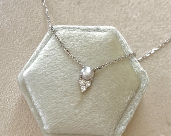Collar de plata 925 con forma de gota de perla Aura: collar luminoso con perlas y cristales brillantes | Joyería nupcial elegante | Joyería minimalista KEISV1235