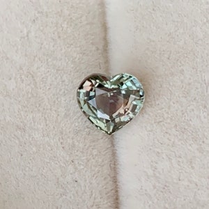 Zaffiro naturale - Zaffiro verde marrone metallizzato a forma di cuore 1,15 ct 6,4x6x3,9 mm • Gioielli in zaffiro - 1732