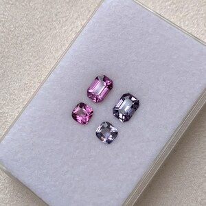 Coppia di orecchini spaiati in spinello naturale rosa acceso e grigio violaceo, taglio cuscino/smeraldo da 3,36 ct - Gioielli in spinello - 1660 immagine 3