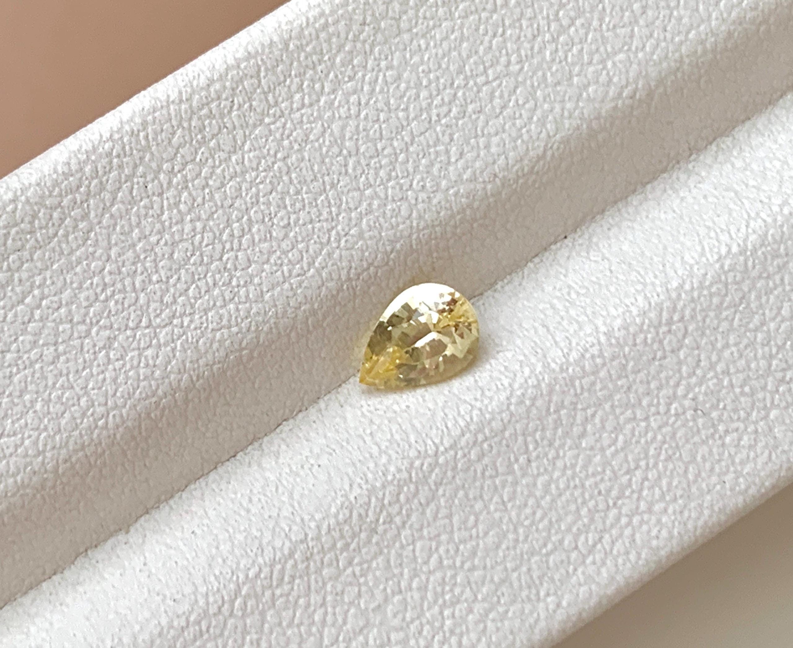 Sparkly Natural Yellow Sapphire 0.74 CT - Delicate Light Yellow Sapphire 6.7x4.7x3.3 mm - Sapphire Jewelry KZ1577