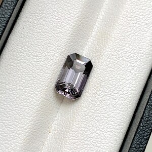 Natural Spinel - Gorgeous Metallic Gray Spinel 2.88 CT - Elongated Emerald Cut - 10.2x6.4x4.9 mm - Bespoke Jewelry/Fine Jewelry - 1273 image 2
