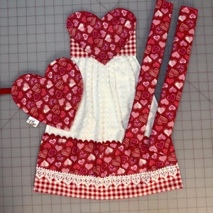 Kitchen towel set (handle covers, pot holder) Heart decor / Valentine's Day Kitchen decor