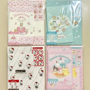 Conjuntos de letras completos de Hello Kitty de Pochacco, personajes de Sanrio 2023.