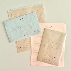Paquete de muestra de letras lindas Kawaii con diseño de pájaro de cola larga de Qlia Mili Mili Kraft: 4 hojas, 2 sobres.