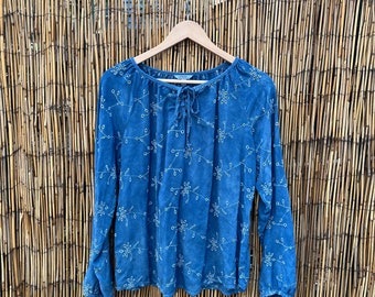 sz. Medium Hand Dyed Shibori Natural Dye Peasant Lace Shirt! Tie Dye Shibori Blue skies Design!  size Medium