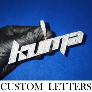 Colgante personalizado con nombre y letras micropavimentadas, collar con letras inclinadas y nítidas, colgante hip-hop con brillo helado, regalo personalizado para él.