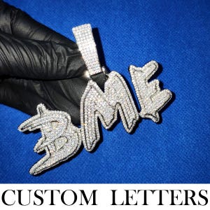 Pingente de letras iniciais de espinho personalizado, colar com placa de identificação de diamante de zircônia micropavimentada, joias hip-hop da moda, joias e acessórios masculinos