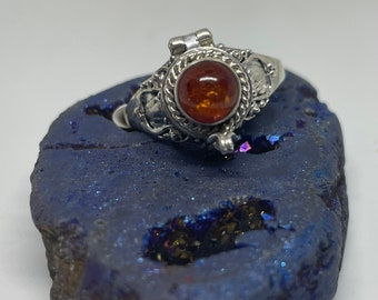 Size 6 sterling silver poison ring with synthetic amber cabochon