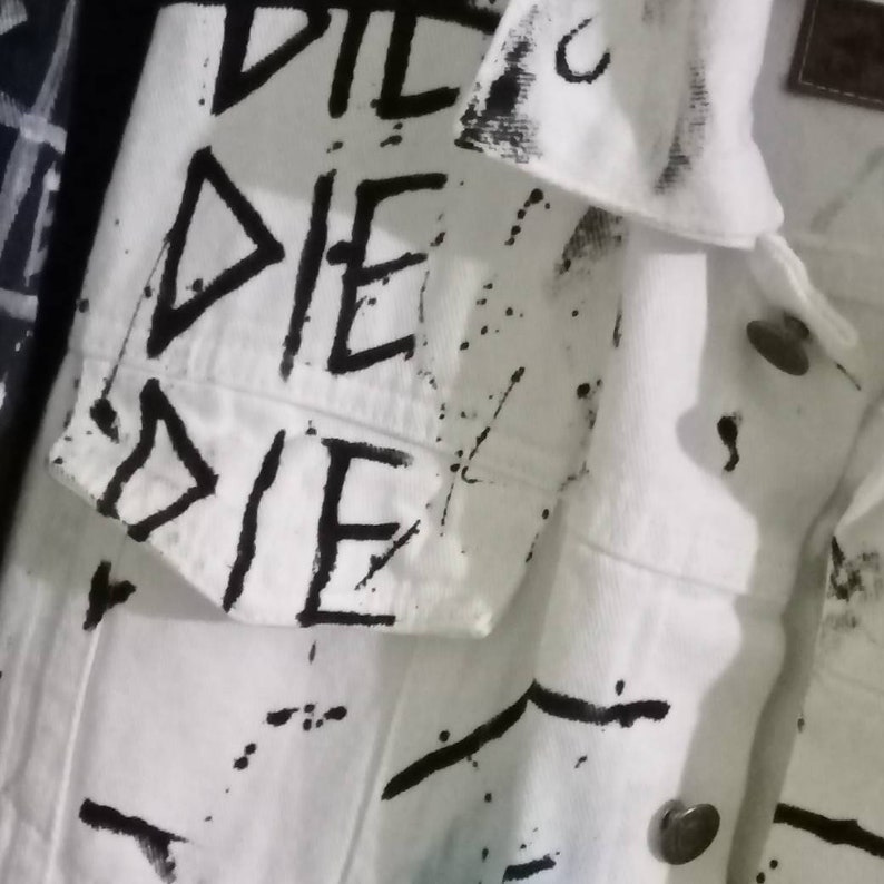 Handbemalter kleiner Peep Rapper in Jeansjacke Street Art Never Say Die Bild 5