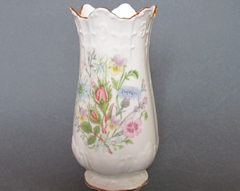 Aynsley, 6 inch Wild Tudor vase in fine porcelain, England (1970)