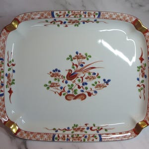 Tachikichi, a magnificent 15-inch Japanese porcelain tray in the Imari style, painted with birds and flowers, Japan