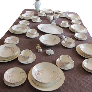 J G Meakin dinnerware set of 60 pieces (8 place settings) of the One Fine Day model manufactured around 1950, in England.