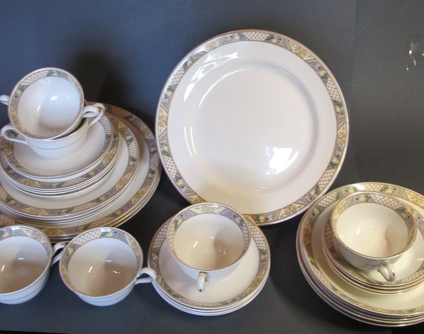 Johnson Bros, Dinner Service for 4 People (33 Pieces), England