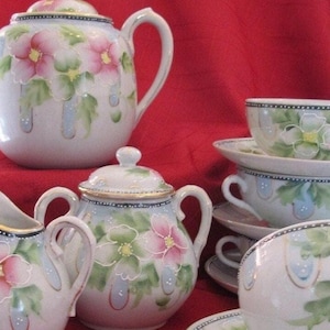 Antique, Service à thé peint à la main (Moriage) en fine porcelaine (Egg Shell) des années 1920 fabriqué au Japon