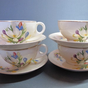 J G Meakin, 4 cup and saucer sets decorated with crocuses made in England circa 1940